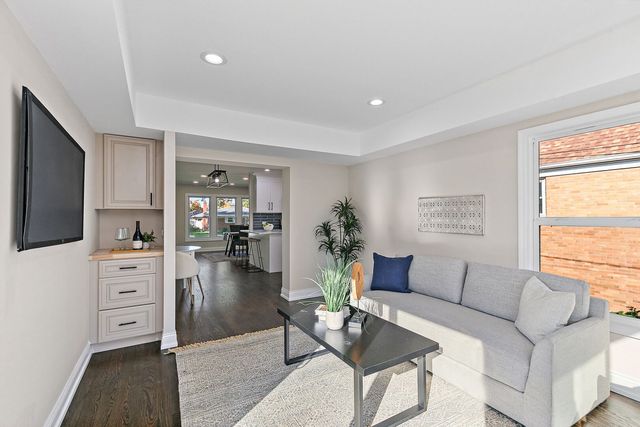 241 N Hamlin Avenue, Park Ridge, IL 60068