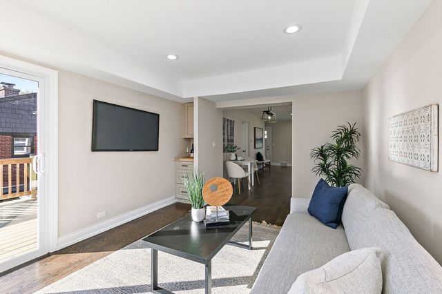 241 N Hamlin Avenue, Park Ridge, IL 60068