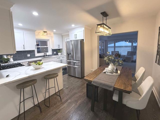 241 N Hamlin Avenue, Park Ridge, IL 60068