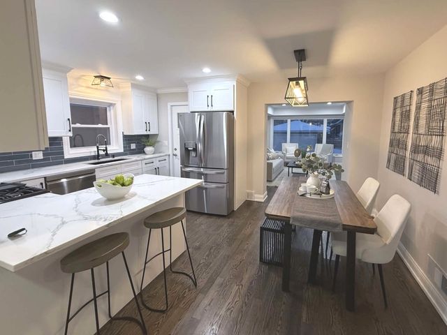 241 N Hamlin Avenue, Park Ridge, IL 60068