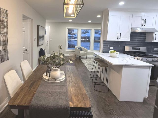 241 N Hamlin Avenue, Park Ridge, IL 60068