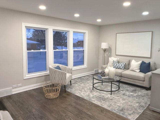 241 N Hamlin Avenue, Park Ridge, IL 60068