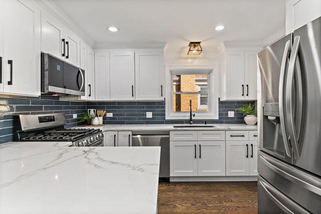 241 N Hamlin Avenue, Park Ridge, IL 60068