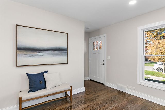 241 N Hamlin Avenue, Park Ridge, IL 60068