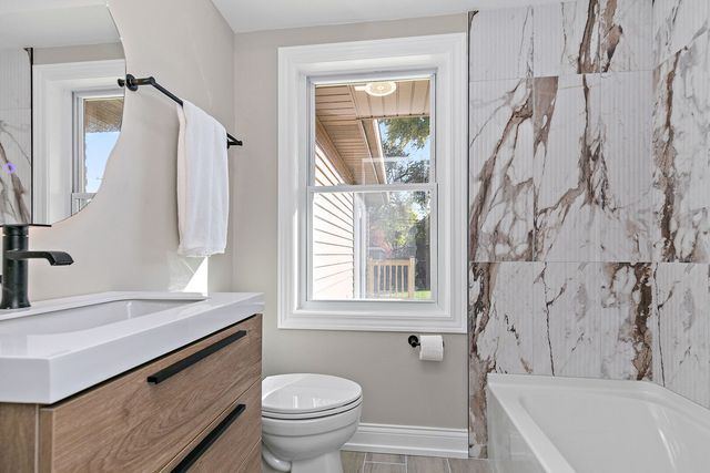 241 N Hamlin Avenue, Park Ridge, IL 60068