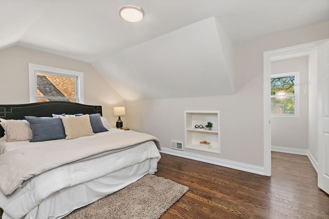 241 N Hamlin Avenue, Park Ridge, IL 60068