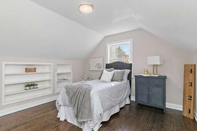 241 N Hamlin Avenue, Park Ridge, IL 60068