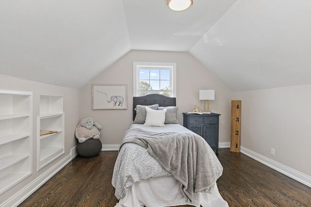 241 N Hamlin Avenue, Park Ridge, IL 60068