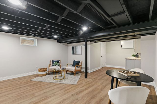 241 N Hamlin Avenue, Park Ridge, IL 60068