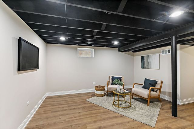 241 N Hamlin Avenue, Park Ridge, IL 60068