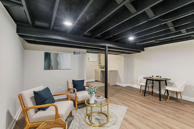 241 N Hamlin Avenue, Park Ridge, IL 60068