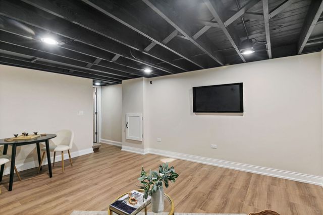 241 N Hamlin Avenue, Park Ridge, IL 60068