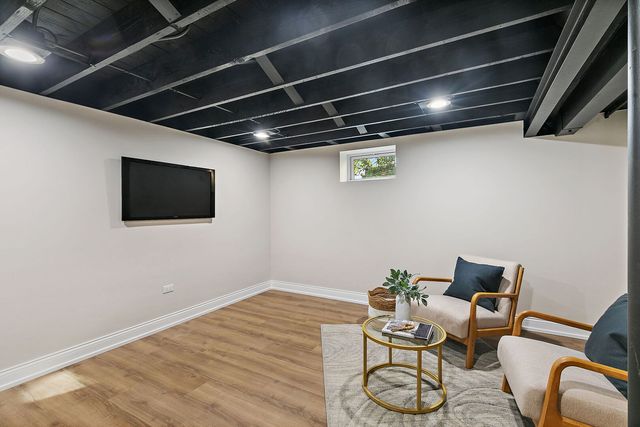 241 N Hamlin Avenue, Park Ridge, IL 60068