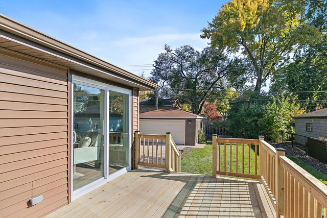 241 N Hamlin Avenue, Park Ridge, IL 60068