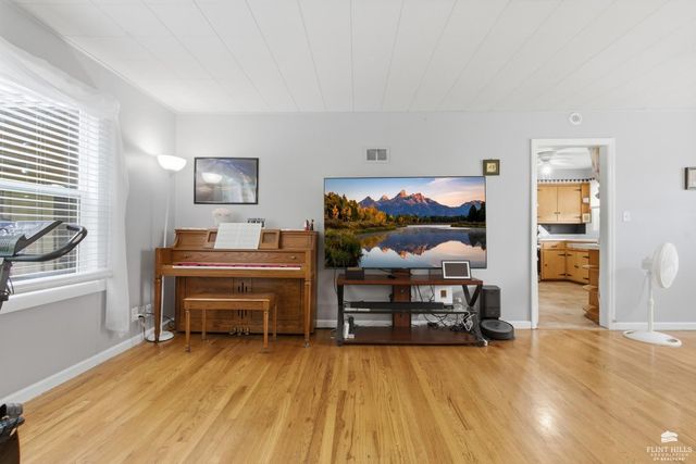 517 Wickham, Manhattan, KS 66502