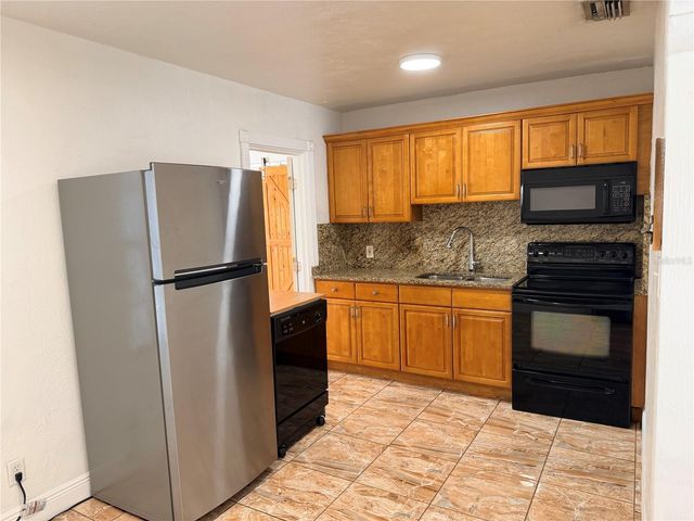 702 W PENINSULAR STREET, Tampa, FL 33603