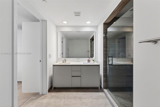 1010 Brickell Av 4203, Miami, FL 33131