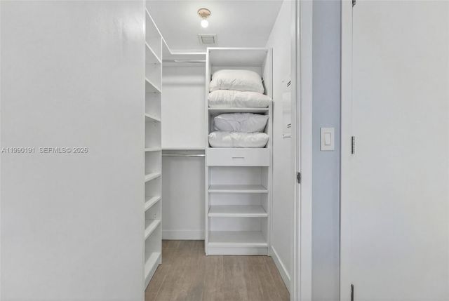 1010 Brickell Av 4203, Miami, FL 33131