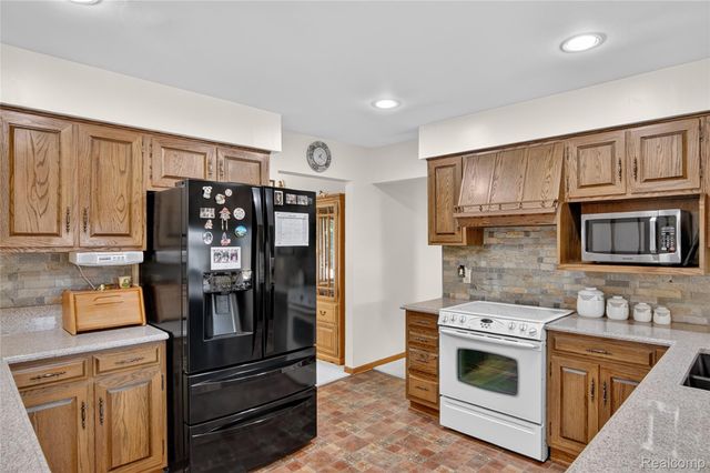 1792 Capitol Avenue, Lincoln Park, MI 48146
