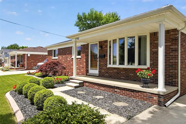 1792 Capitol Avenue, Lincoln Park, MI 48146