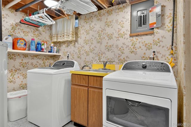 1792 Capitol Avenue, Lincoln Park, MI 48146