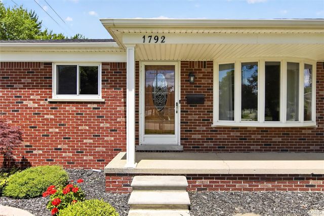 1792 Capitol Avenue, Lincoln Park, MI 48146