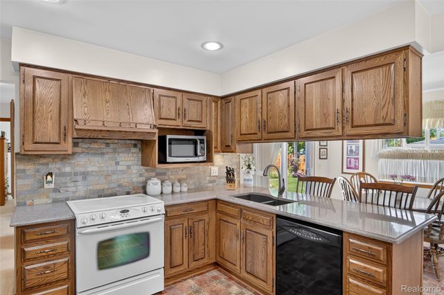 1792 Capitol Avenue, Lincoln Park, MI 48146