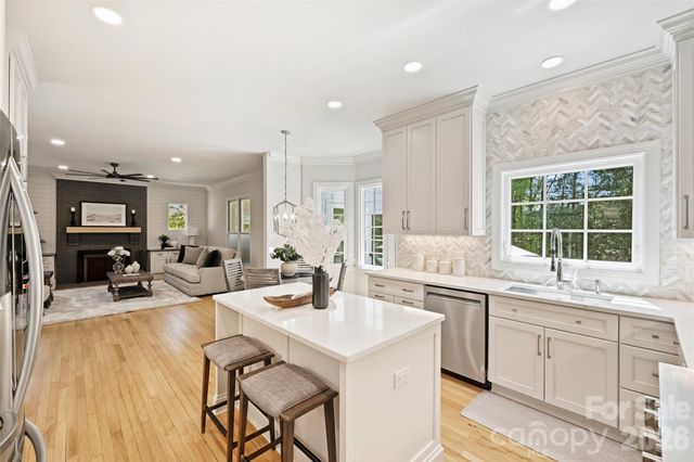 6504 Hunter Pine Lane, Charlotte, NC 28270
