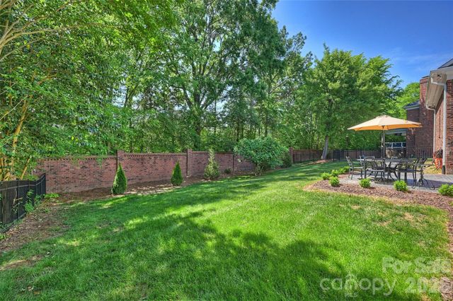 6504 Hunter Pine Lane, Charlotte, NC 28270