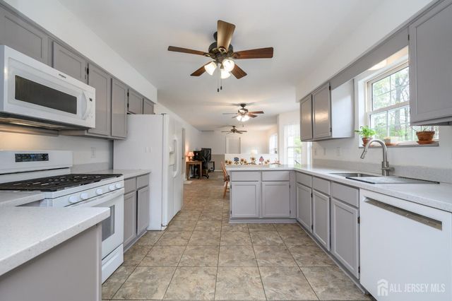 5 Clinton Court, Barnegat, NJ 08005