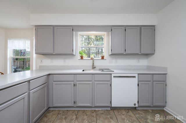 5 Clinton Court, Barnegat, NJ 08005