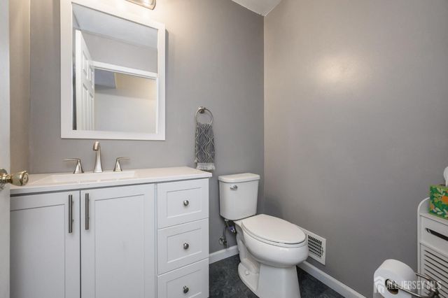 5 Clinton Court, Barnegat, NJ 08005