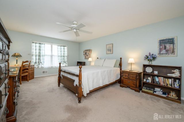 5 Clinton Court, Barnegat, NJ 08005