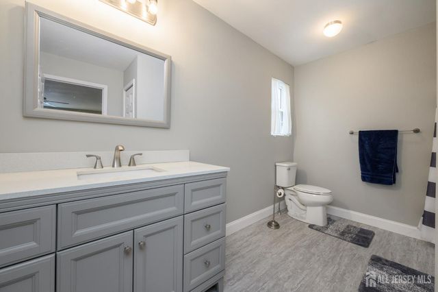 5 Clinton Court, Barnegat, NJ 08005