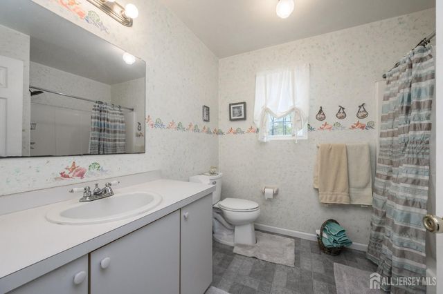 5 Clinton Court, Barnegat, NJ 08005