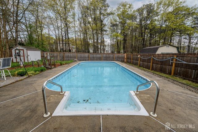 5 Clinton Court, Barnegat, NJ 08005