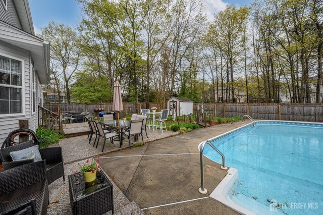 5 Clinton Court, Barnegat, NJ 08005