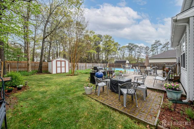 5 Clinton Court, Barnegat, NJ 08005