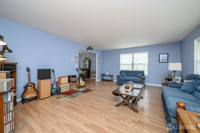 5 Clinton Court, Barnegat, NJ 08005