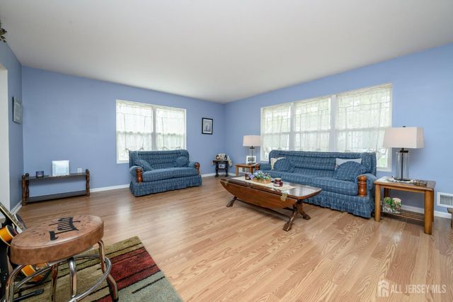 5 Clinton Court, Barnegat, NJ 08005