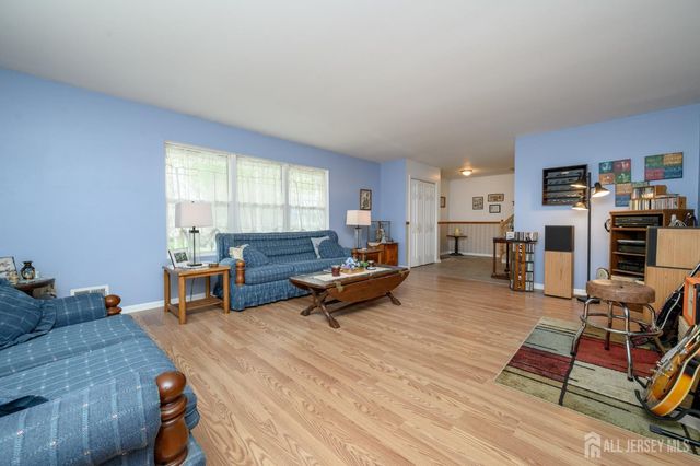5 Clinton Court, Barnegat, NJ 08005