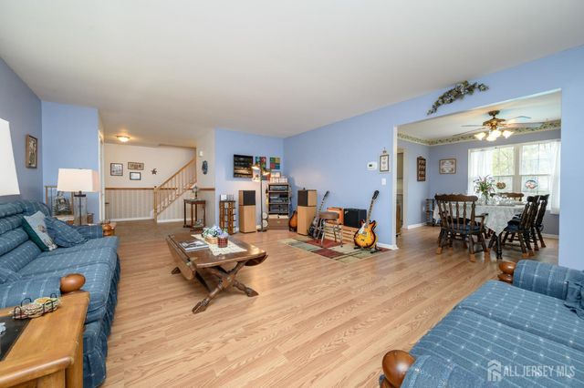 5 Clinton Court, Barnegat, NJ 08005