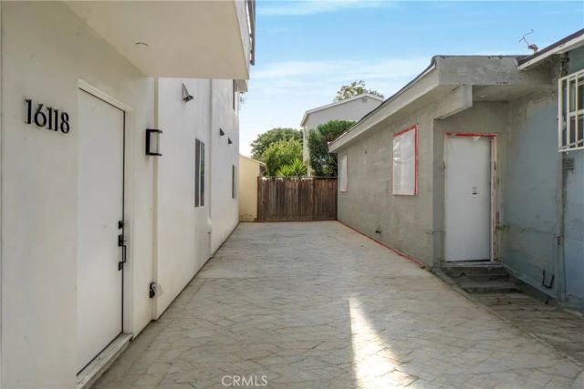 16118 Haynes Street, Van Nuys, CA 91406