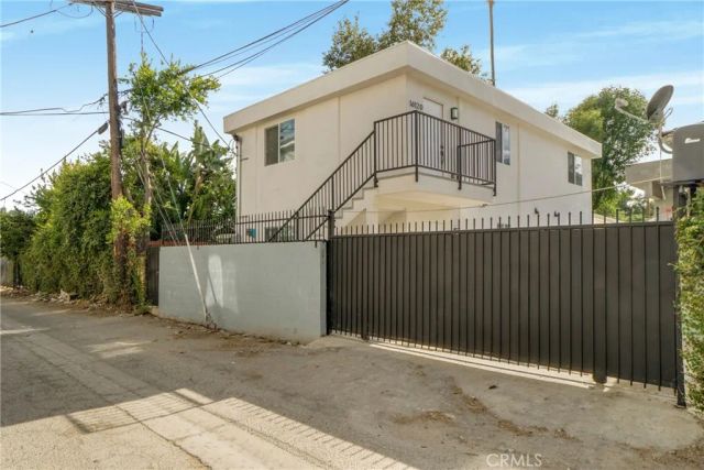 16118 Haynes Street, Van Nuys, CA 91406