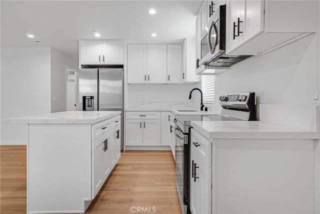 16118 Haynes Street, Van Nuys, CA 91406