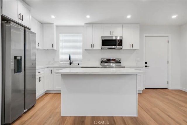 16118 Haynes Street, Van Nuys, CA 91406