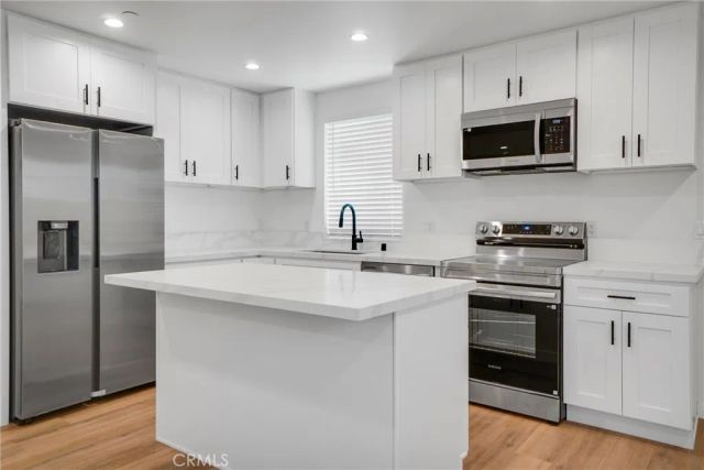 16118 Haynes Street, Van Nuys, CA 91406