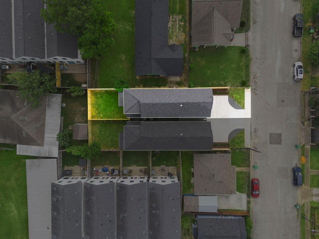 1305 Amundsen St N, Houston, TX 77009