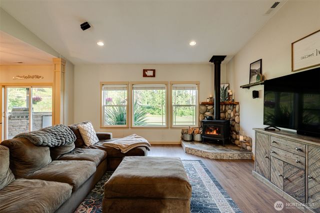 153 Glenhaven Drive, Woodland, WA 98674