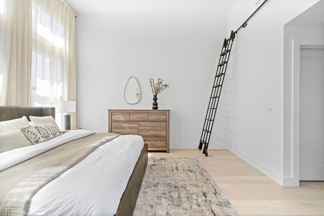 586 E 3rd 3, Boston, MA 02127